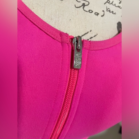 ❤️ Victorias Secret reflective Sports bra SZ 36 C - Picture 4 of 7